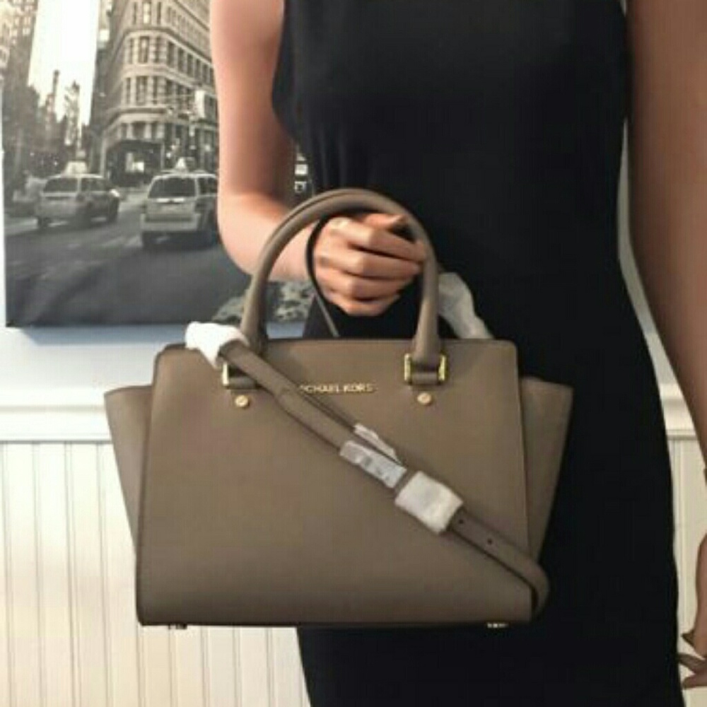 Additional Model Pictures of MK Medium Selma